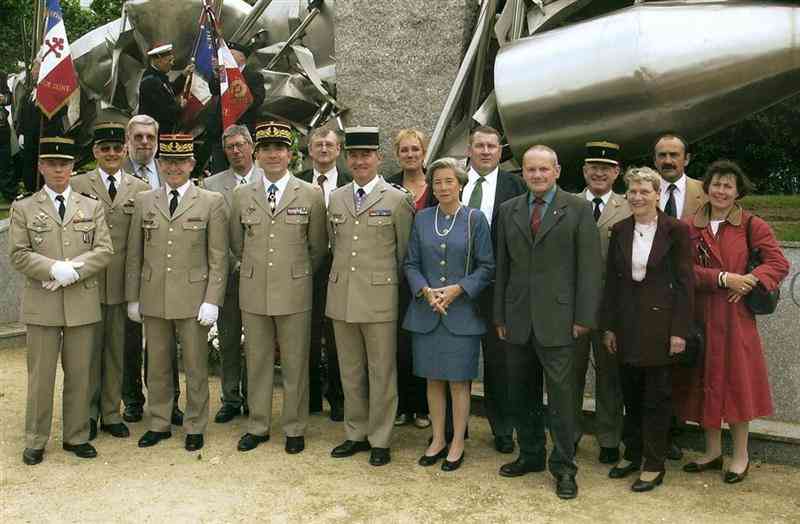 Paris 11 06 2002 (Sommier).jpg - Les représentants de la promotion
